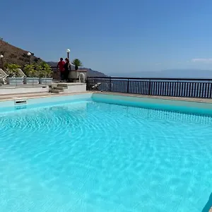 elisas-house.taorminaitalyhotels.com/