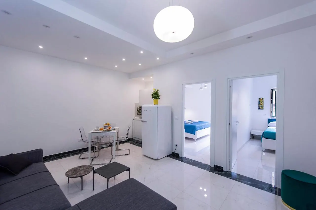 Kapitano Apartments 타오르미나