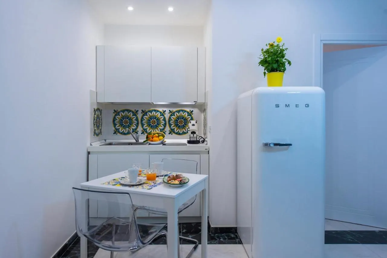 Kapitano Apartments 타오르미나