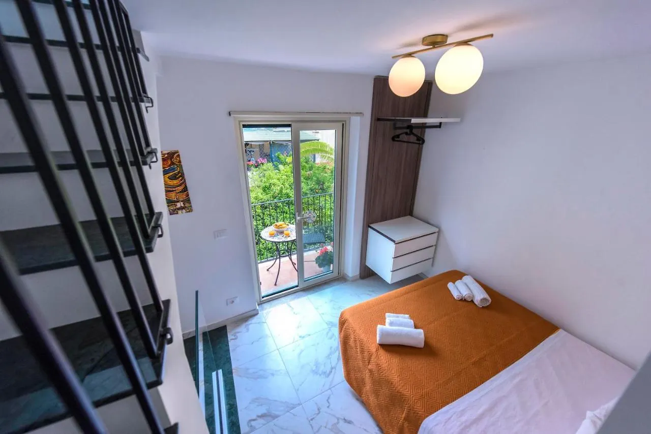 Kapitano Apartments 타오르미나